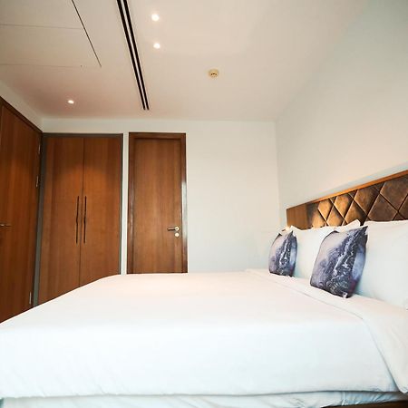 Hotel The World Surat Esterno foto