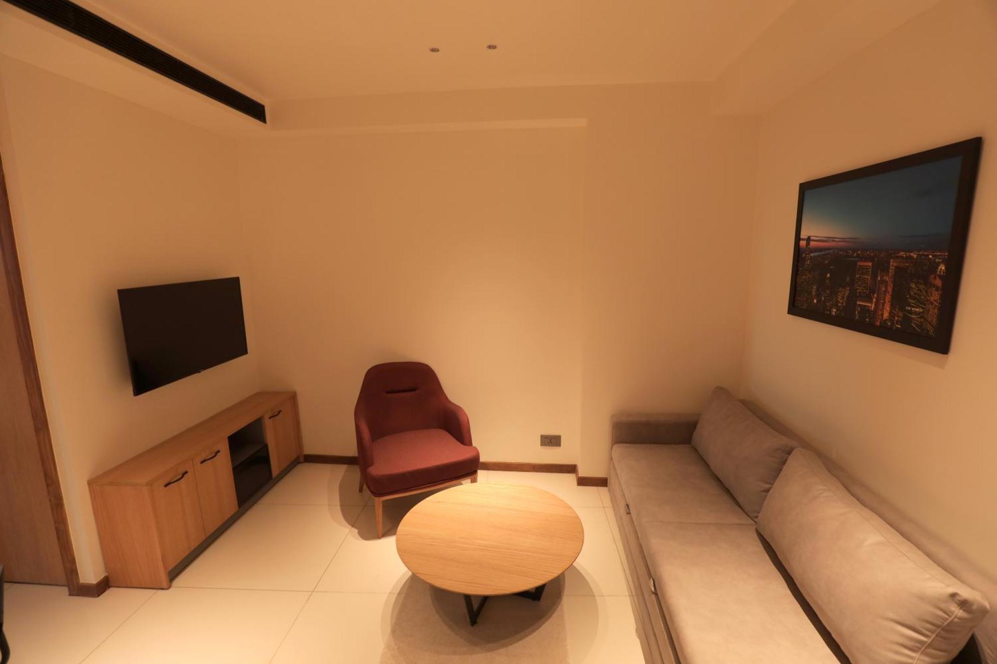 Hotel The World Surat Esterno foto