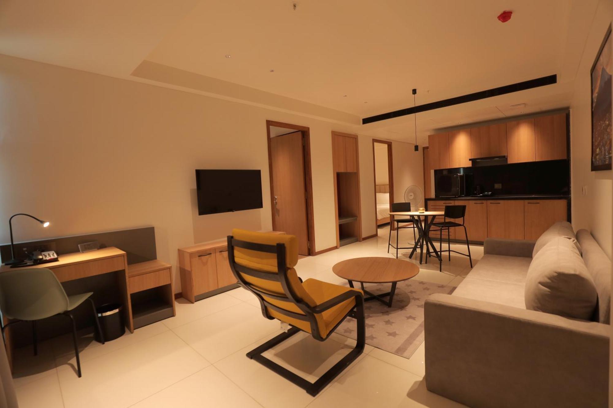 Hotel The World Surat Esterno foto