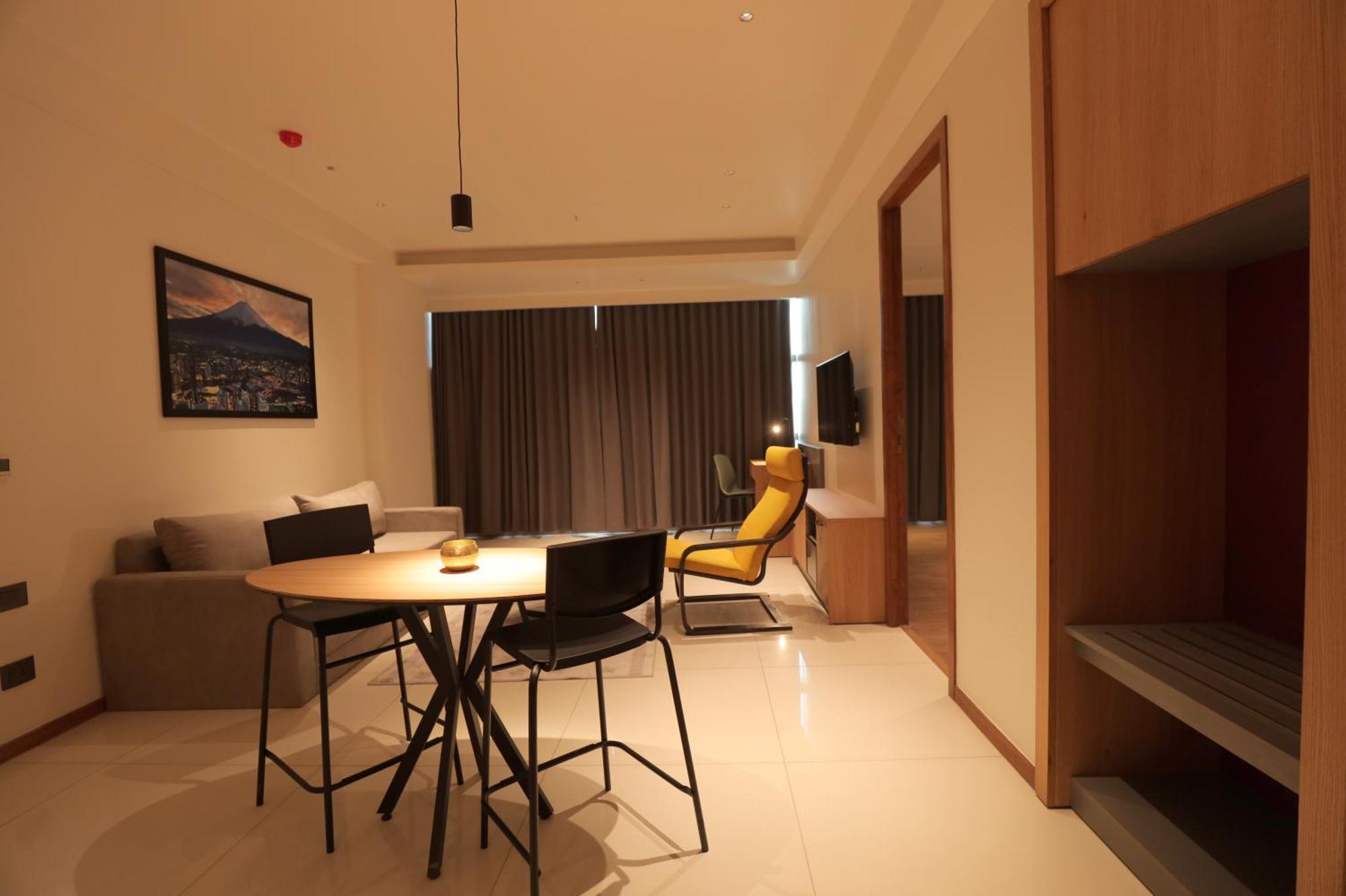 Hotel The World Surat Esterno foto