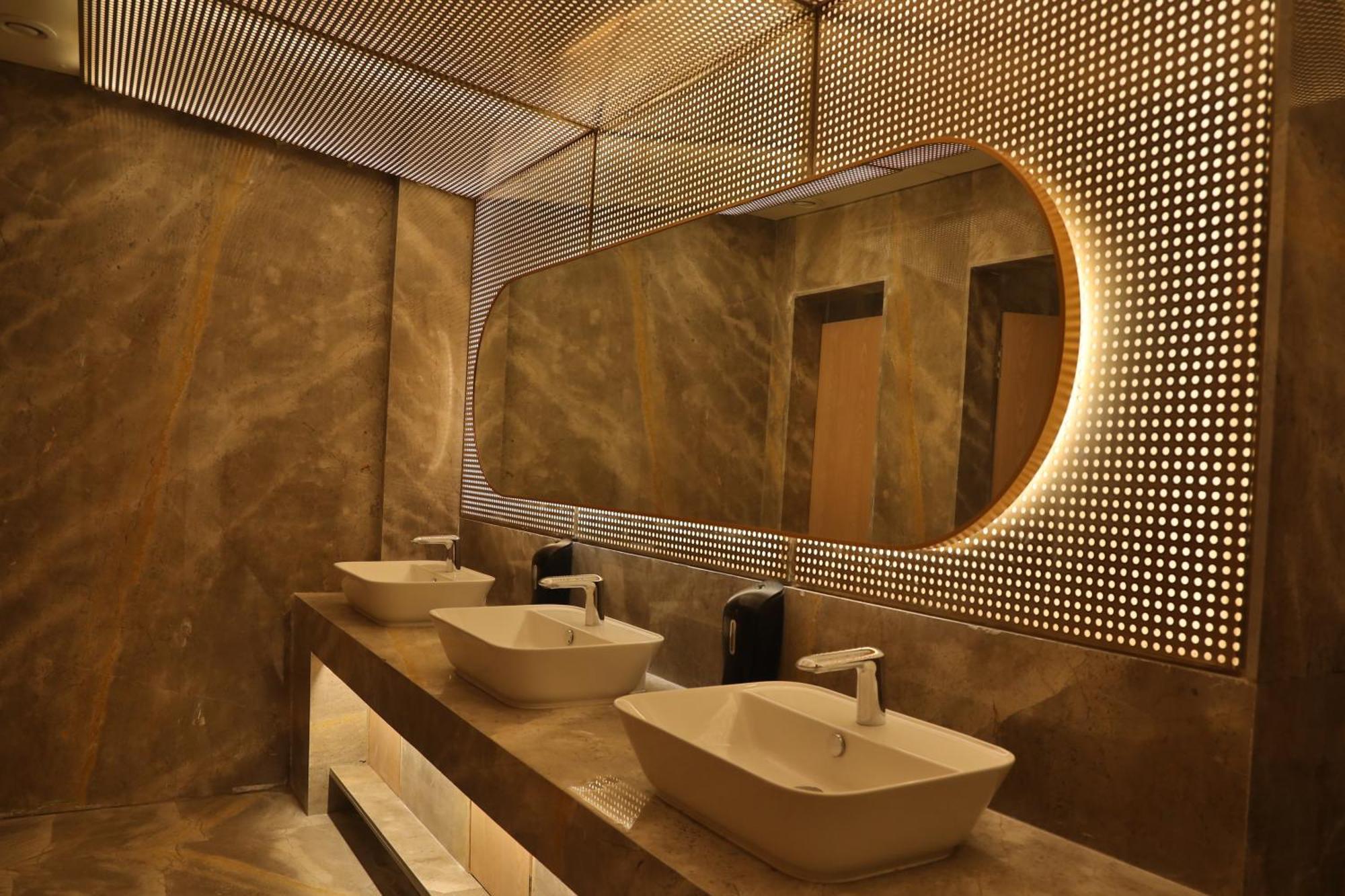 Hotel The World Surat Esterno foto