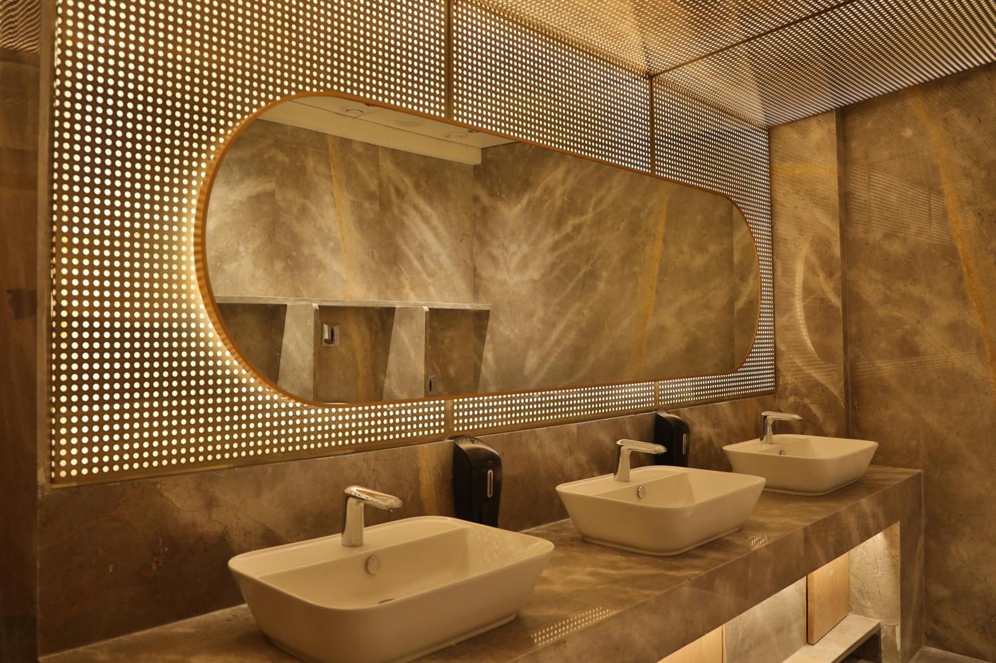Hotel The World Surat Esterno foto