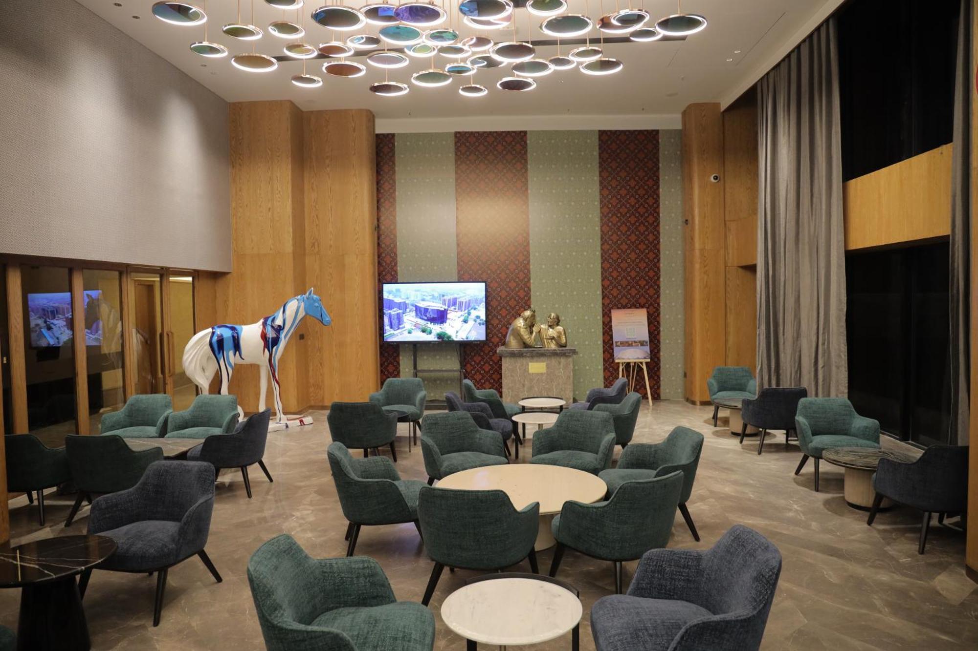 Hotel The World Surat Esterno foto