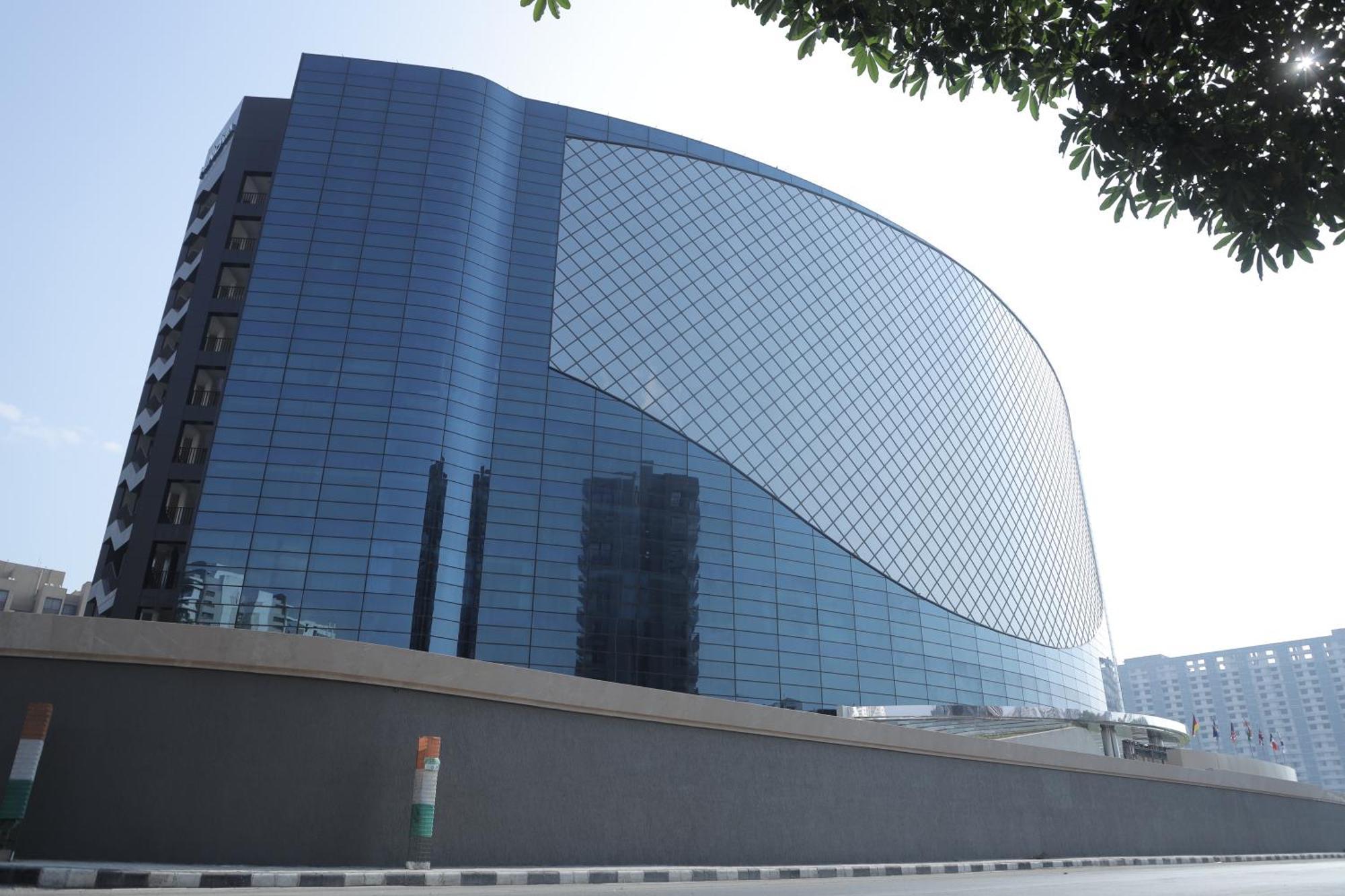 Hotel The World Surat Esterno foto