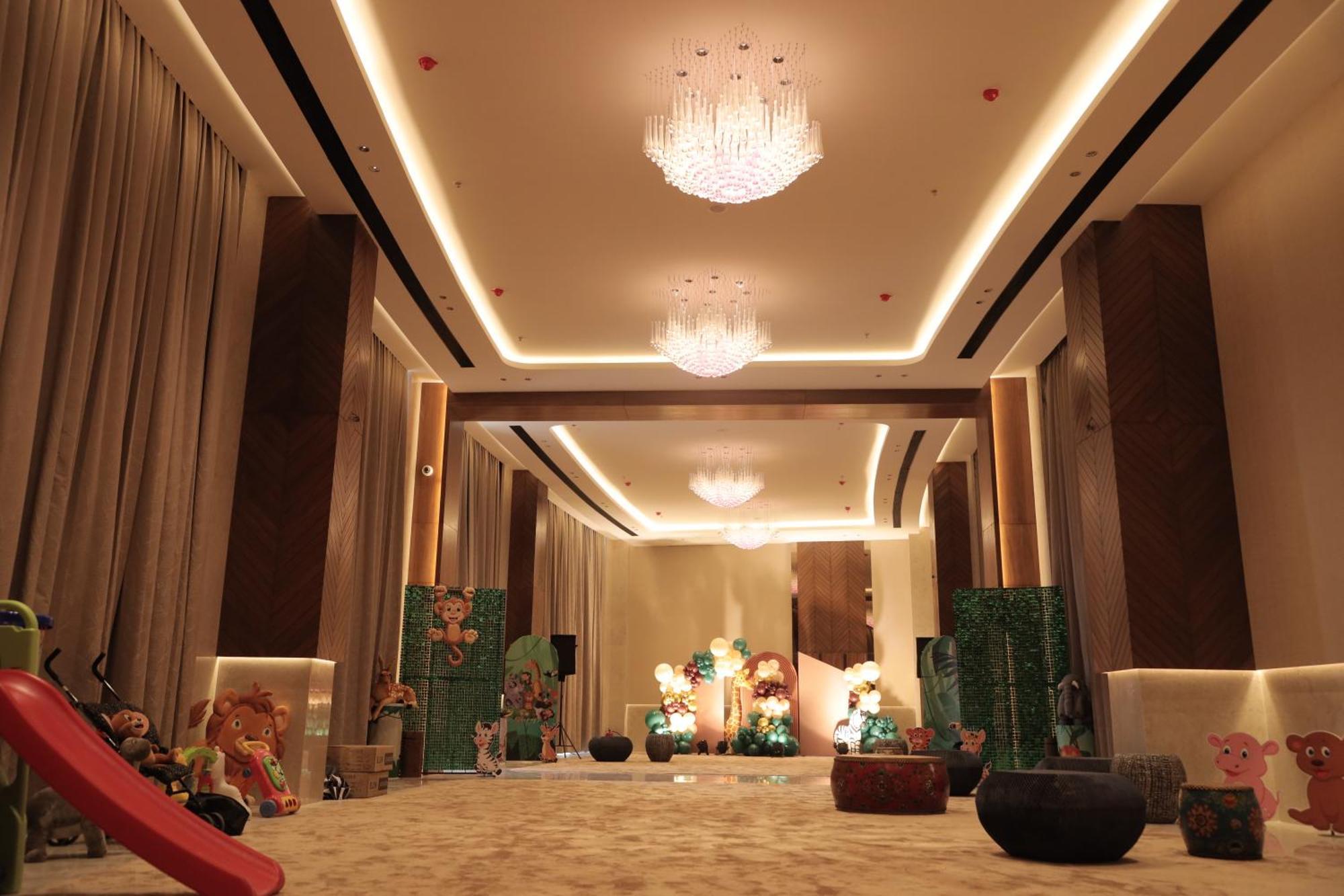 Hotel The World Surat Esterno foto
