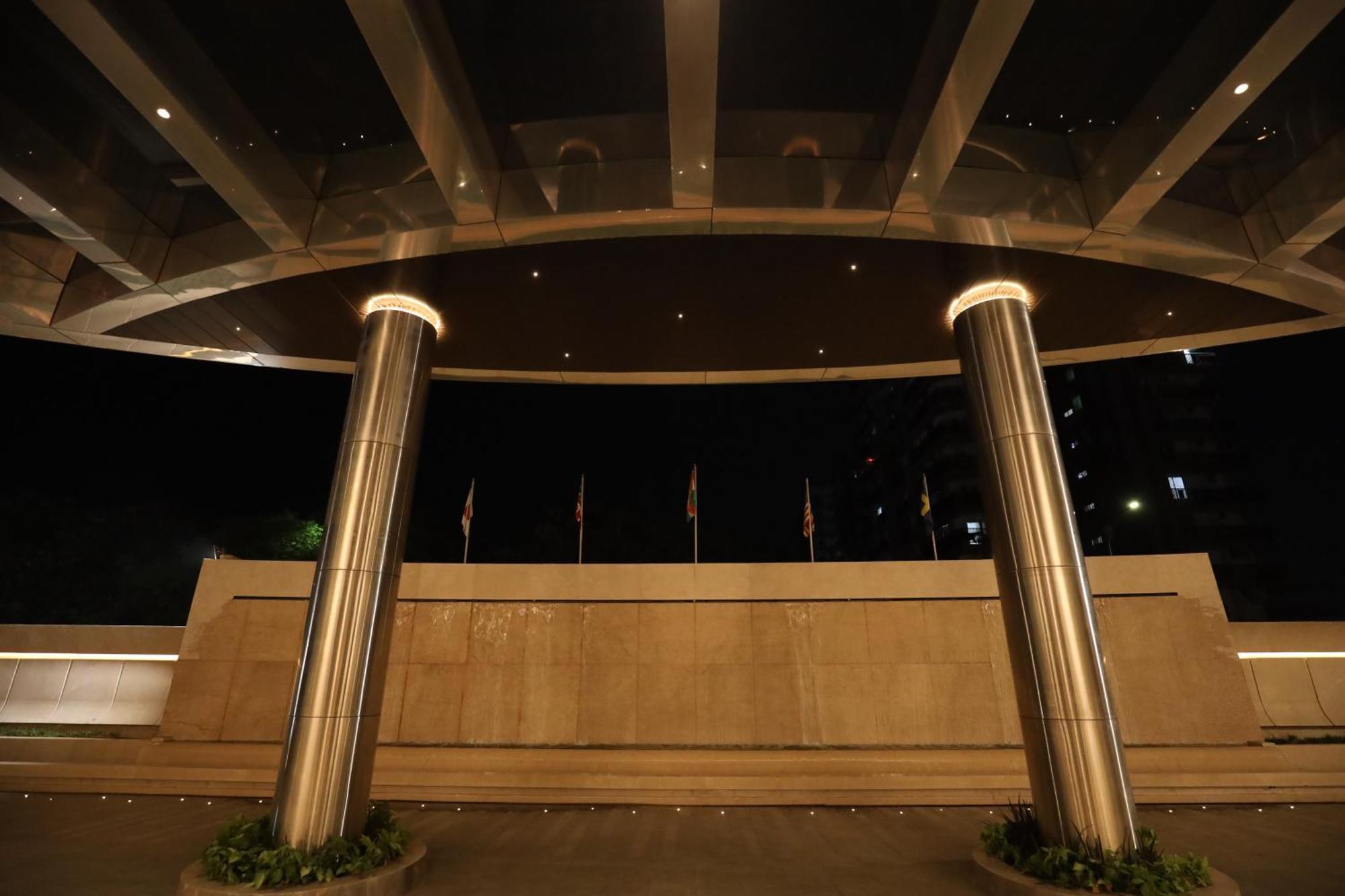 Hotel The World Surat Esterno foto