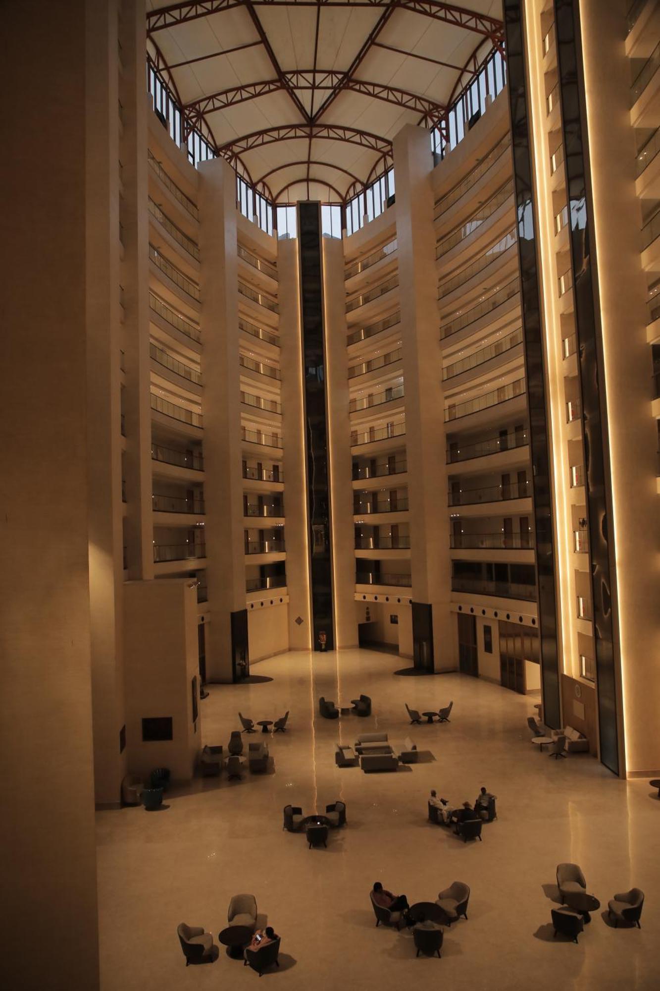 Hotel The World Surat Esterno foto
