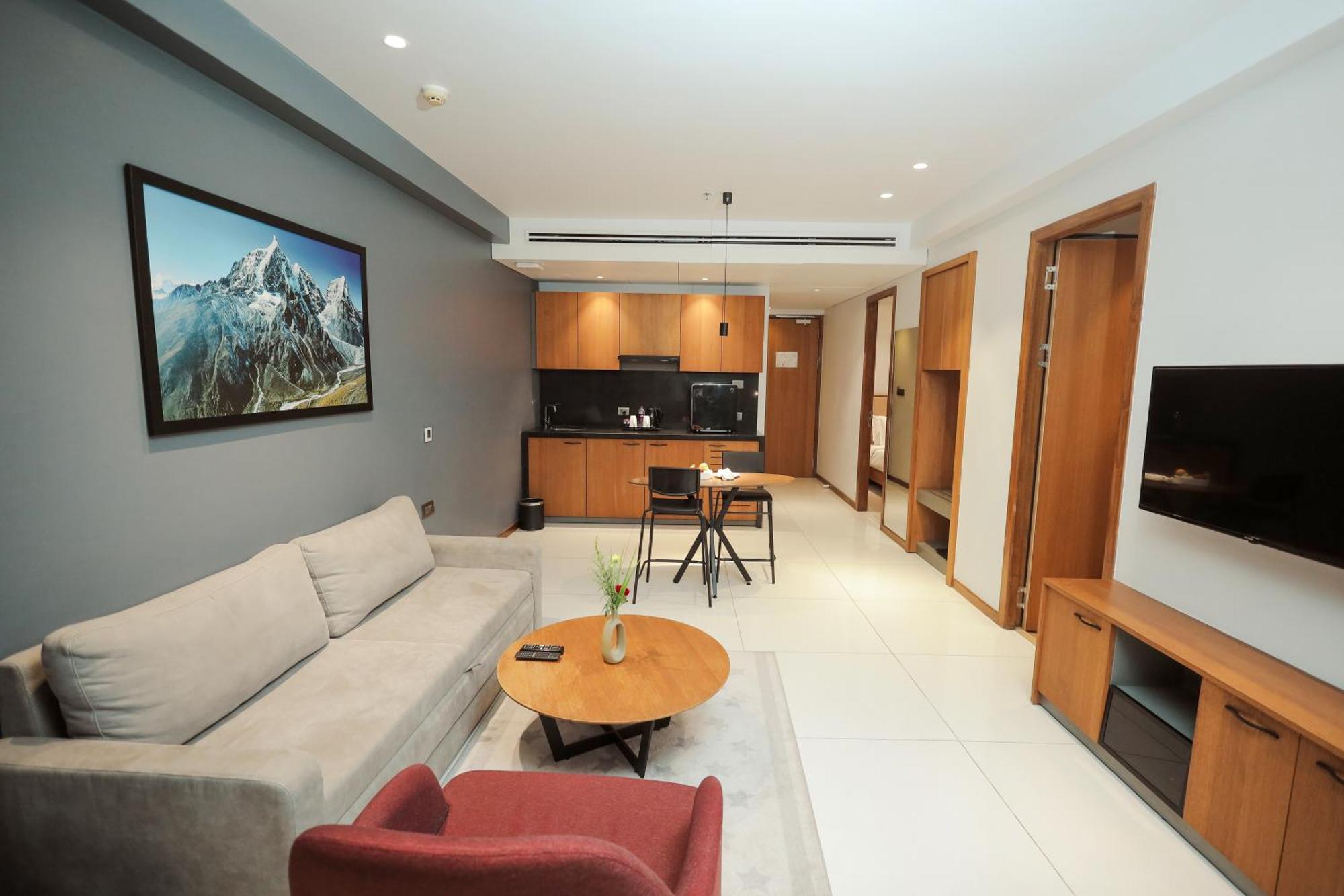 Hotel The World Surat Esterno foto