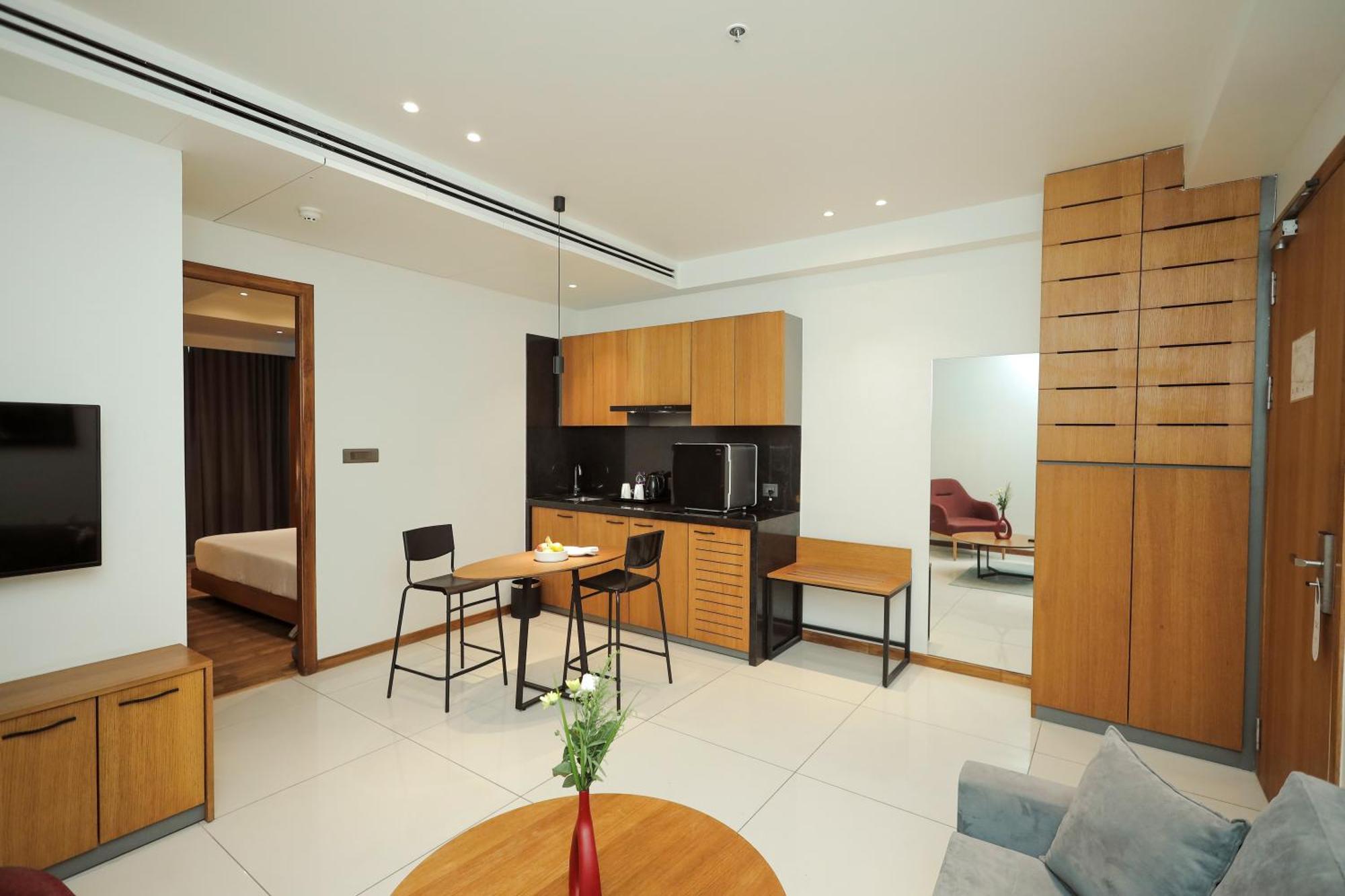 Hotel The World Surat Esterno foto