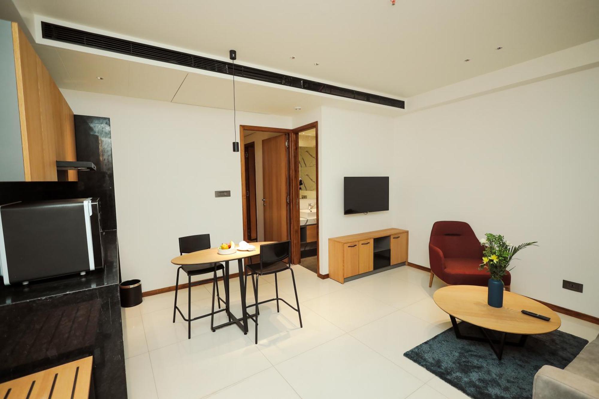Hotel The World Surat Esterno foto