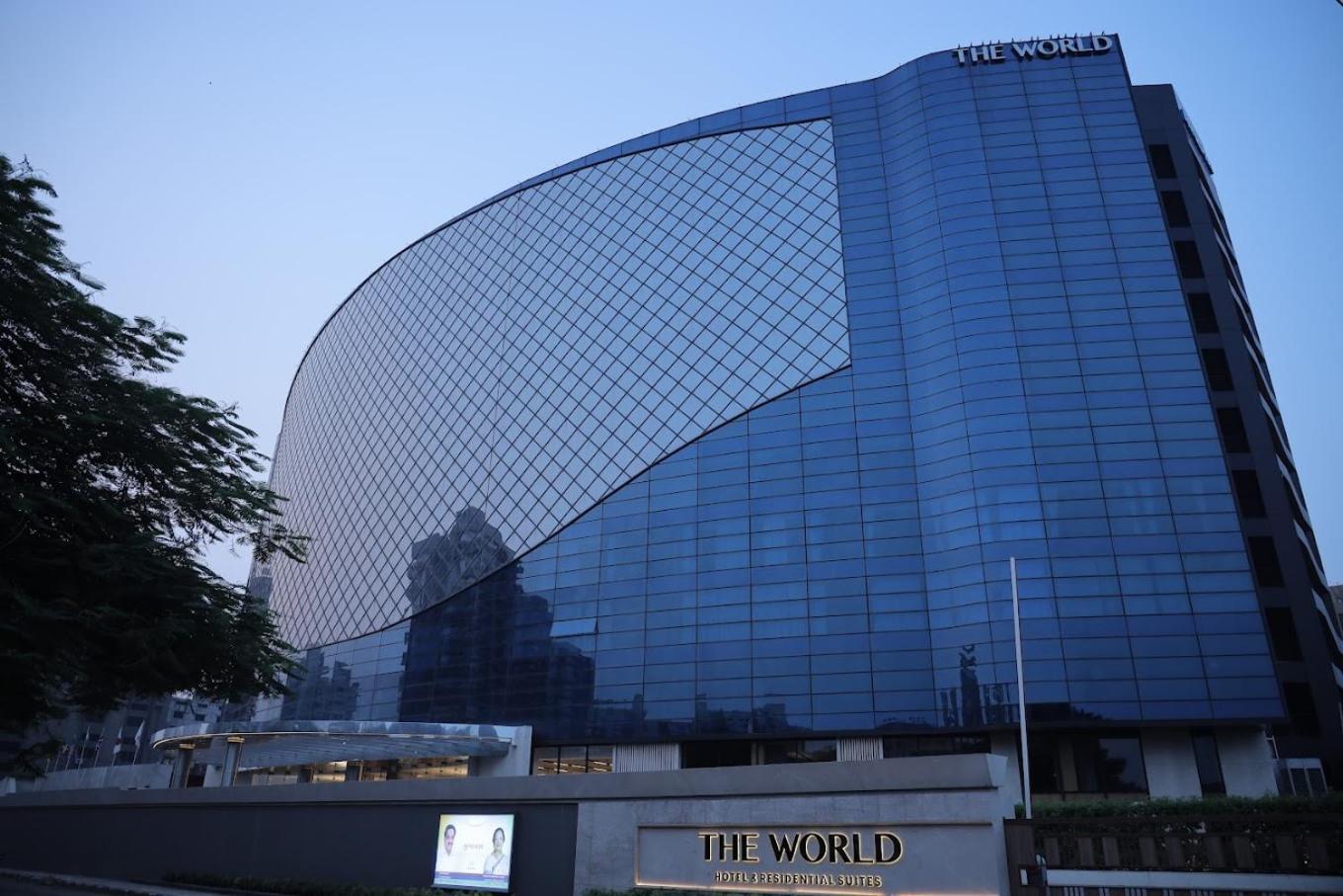 Hotel The World Surat Esterno foto